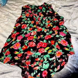 Woman’s sleeveless Top very thin material comfortable